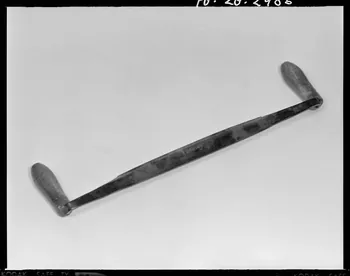 Beck photographie Plane de tonnelier en bois et en métal. Provenant du Cher France 1970 Ph.1970.20.2986 Photo