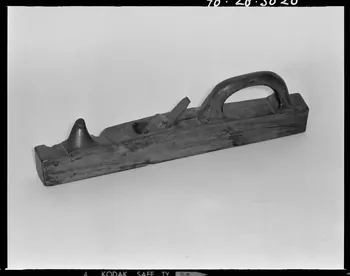 Beck photographie Varlope en bois et en fer. Provenant du Calvados France 1970 Ph.1970.20.3020 Photo