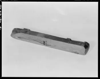 Beck photographie Grand rabot rond en bois. Provenant des Hautes-Alpes France 1970 Ph.1970.20.3023 Photo