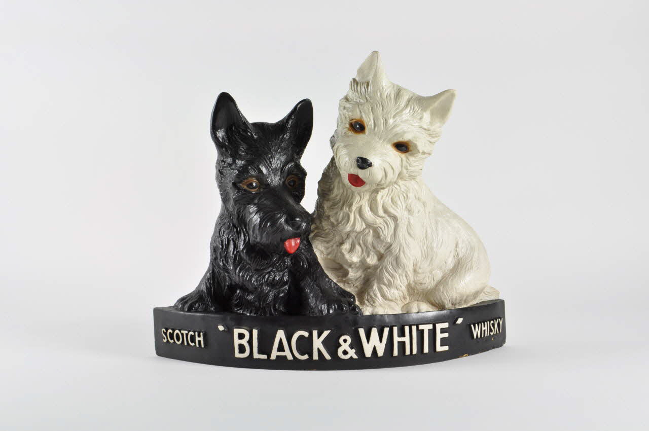 objet publicitaire Objet publicitaire pour la marque de whisky Black and White 2001.69.43 Photo Mucem