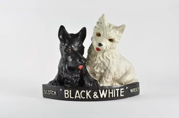 objet publicitaire Objet publicitaire pour la marque de whisky Black and White 2001.69.43  Photo Mucem