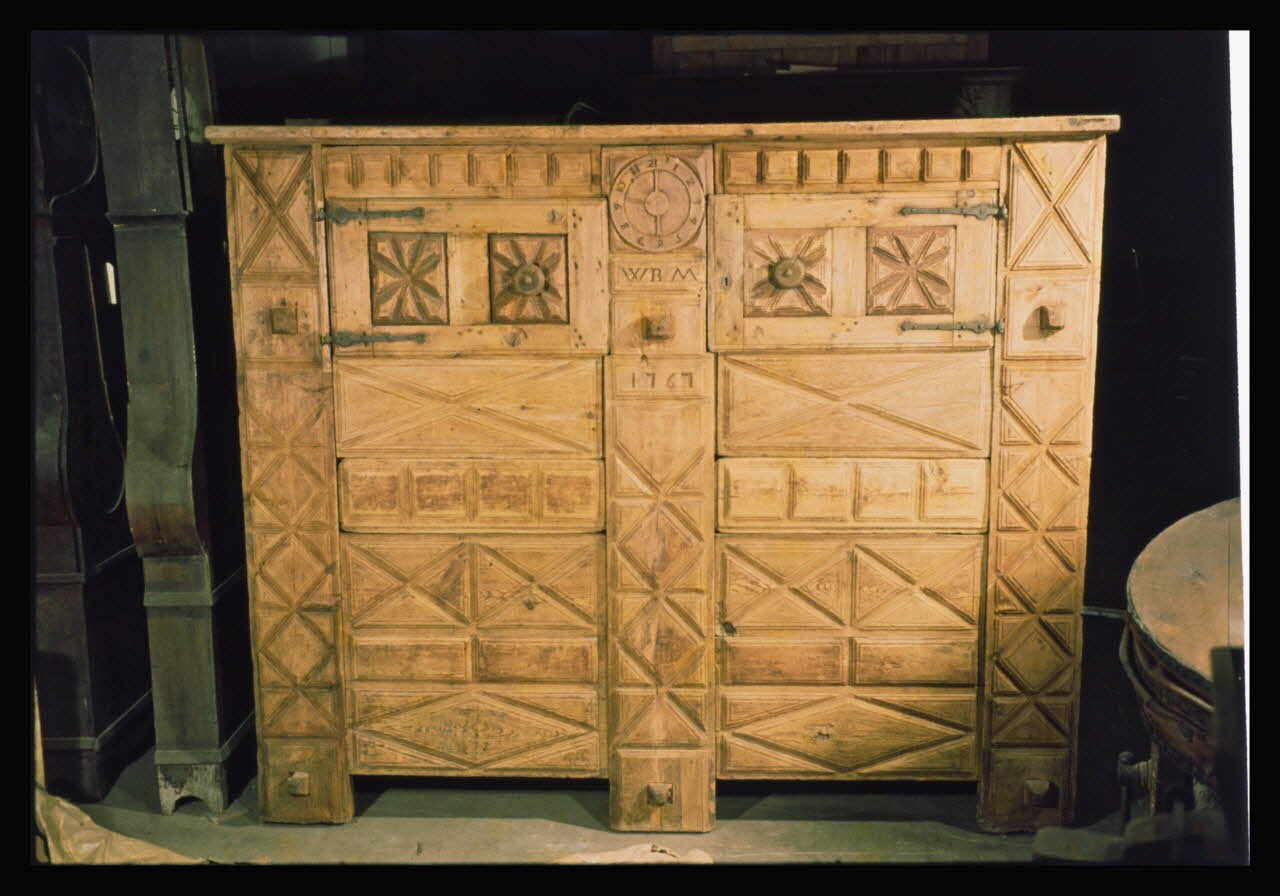 Alain Guey photographie Grenier à grains en bois. Daté de 1767 Provence-Alpes-Côte d'Azur, France 1973 Ph.1973.207.2 Photo