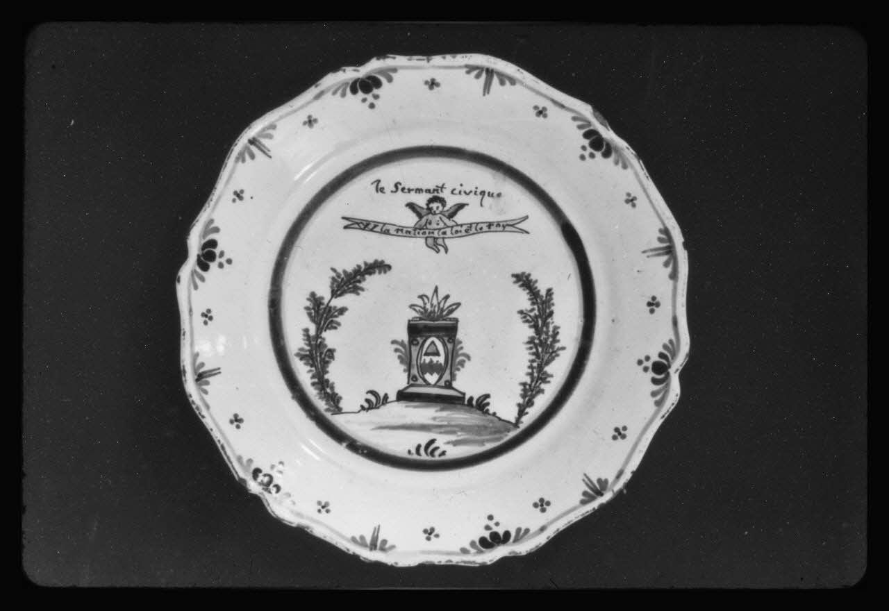 A. Chastanier photographie Assiette révolutionnaire datée vers 1789 Ile-de-France, France 1973 Ph.1973.212.11 Photo