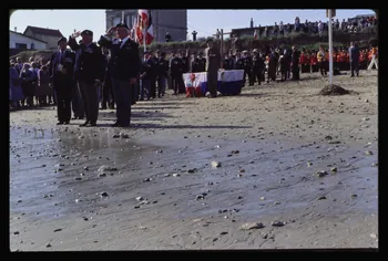 Jean Cuisenier photographie MNATP. Enquête conduite par Jean Cuisenier en Normandie pour la fête commémorative du débarquement du 6 Juin 1944 (1984) Basse-Normandie, France 1984 Ph.1984.74.88 Photo