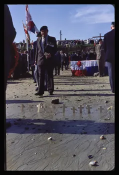 Jean Cuisenier photographie MNATP. Enquête conduite par Jean Cuisenier en Normandie pour la fête commémorative du débarquement du 6 Juin 1944 (1984) Basse-Normandie, France 1984 Ph.1984.74.90 Photo