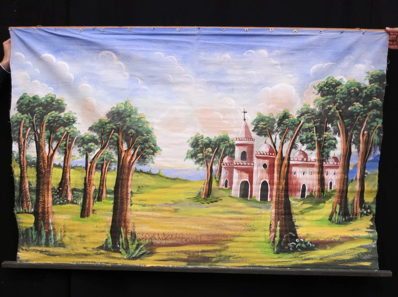 Giovanni Salerno rideau de fond de scène Chiesa tra gli alberi Sicile, Italie 1960-1969 2015.1.45 Photo Mucem