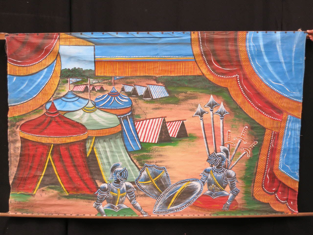 Giacinto Fiore rideau de fond de scène Accapamento cristiano Sicile, Italie 1980-1989 2015.1.48 Photo Mucem