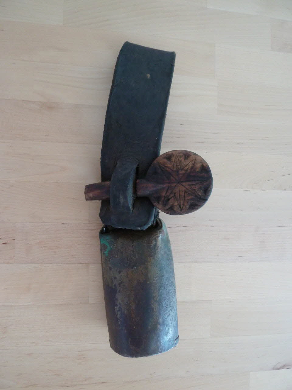 Antonio Augusto Sim Sim collier et sonnaille de brebis Alentejo, Portugal 1965-1975 2015.32.2 Photo Mucem