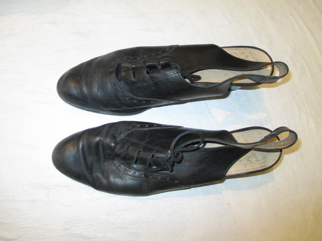 chaussure de femme Costume de Soeur Orgia Provence-Alpes-Côte d'Azur, France 1994 2015.4.1.24.1-2 Photo