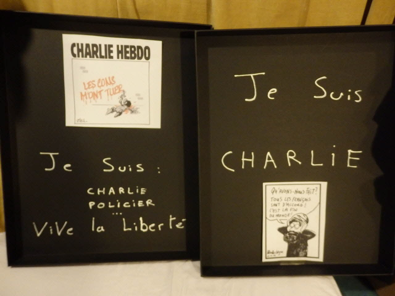 Oeuvre boite contenant 1 page manuscrite avec un collage au revers Île-de-France, France 2015/1/7-2015/1/8 2015.9.25.1-3 Photo Mucem