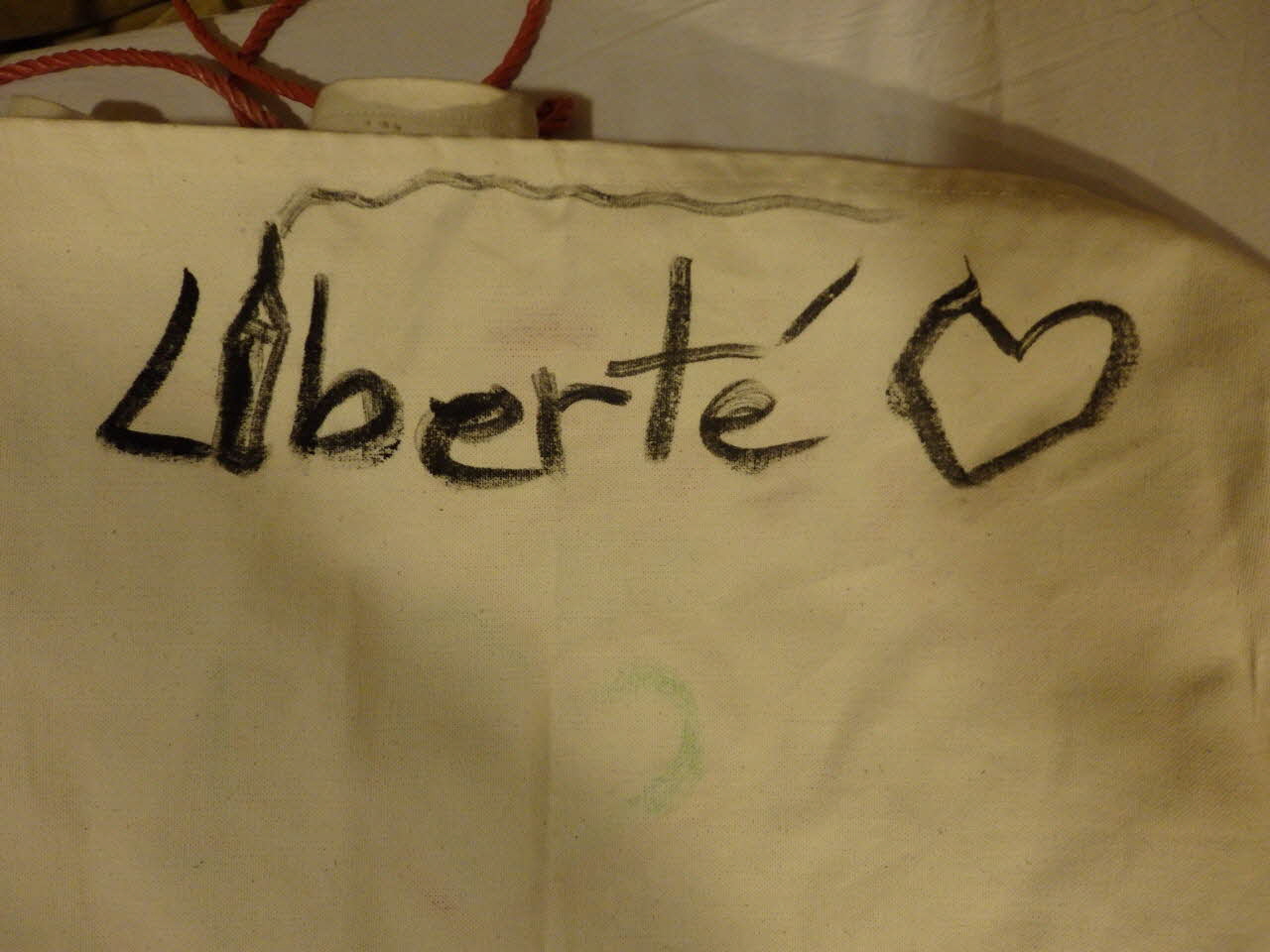 affiche de récupération Banderole portant la mention CHARLIE JAJAJA! LE RIRE CONTINUE! Ile-de-France, France 2015/1/1-2015/1/31 2015.9.32 Photo Mucem