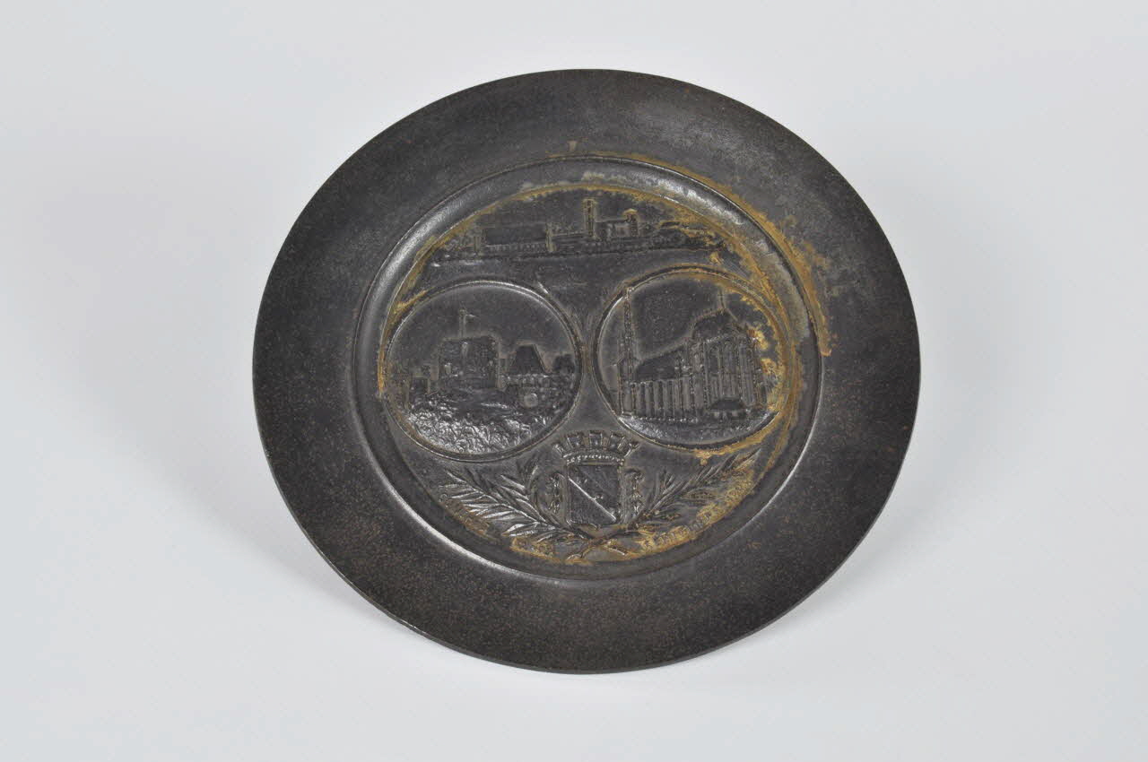assiette plate France 1888 1948.5.8 Photo Mucem