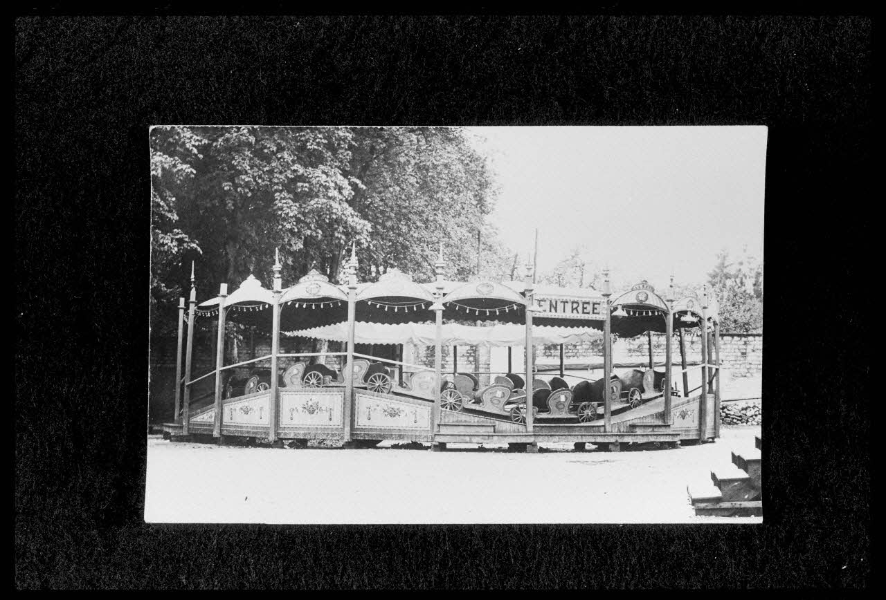 photographie Chenille datée de 1900 Ph.1987.45.30 Photo