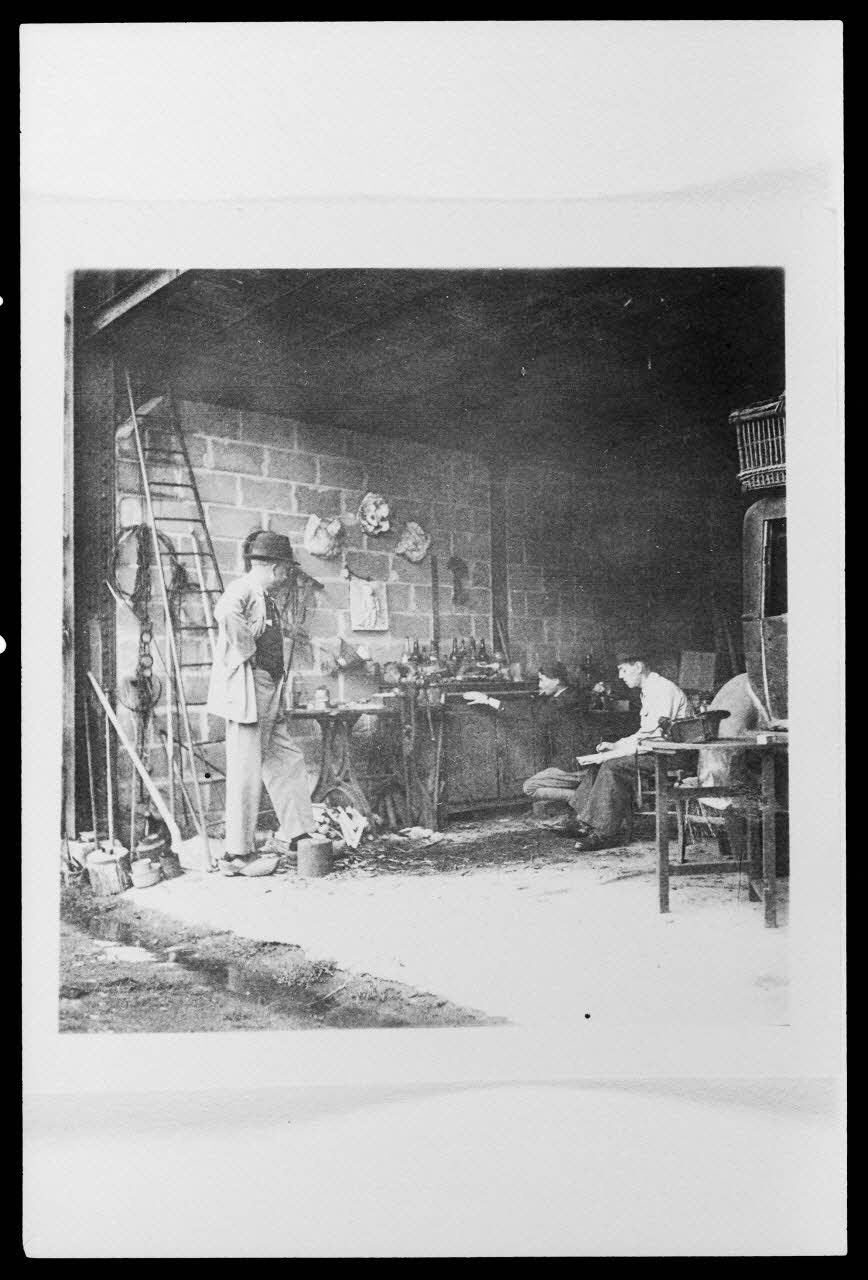 Pierre Soulier photographie Relevé d'un meuble par Pierre Séguy et Pierre Soulier Centre, France 1942 Ph.1987.49.7 Photo