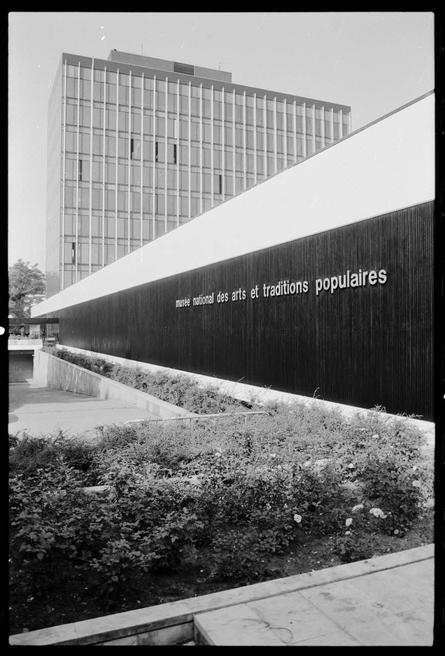 André Pelle photographie Enquête conduite par Jean Cuisenier à Ecouen au printemps 1987 Ile-de-France, France 1987/4/22 Ph.1987.59.1 Photo Mucem / André Pelle