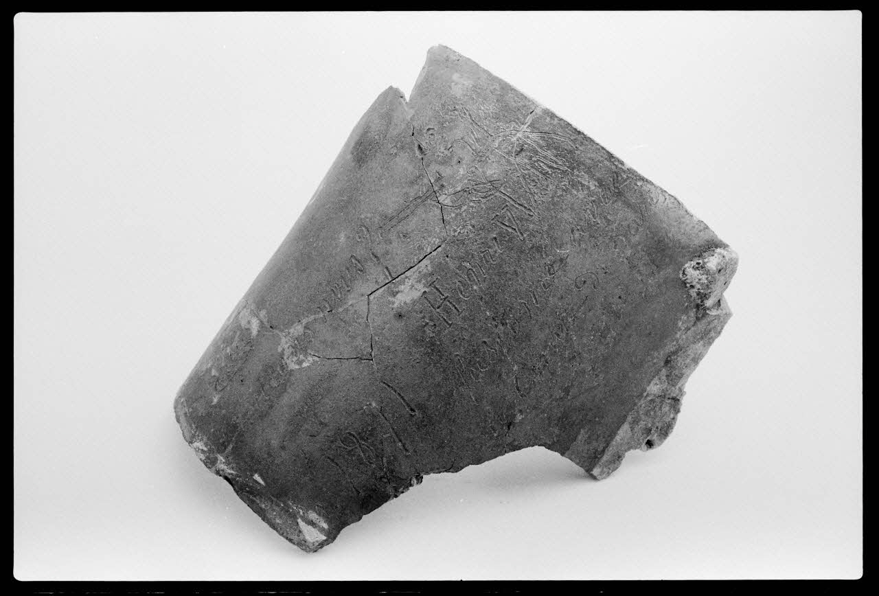 photographie MNATP. Exposition. Arts et traditions populaires : nouvelles acquisition : quérir, choisir (17 novembre 1987-28 mars 1988) Ph.1988.1.104 Photo