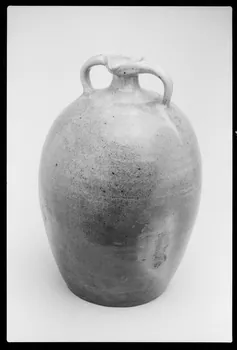 photographie MNATP. Exposition. Arts et traditions populaires : nouvelles acquisition : quérir, choisir (17 novembre 1987-28 mars 1988) Ph.1988.1.109 Photo