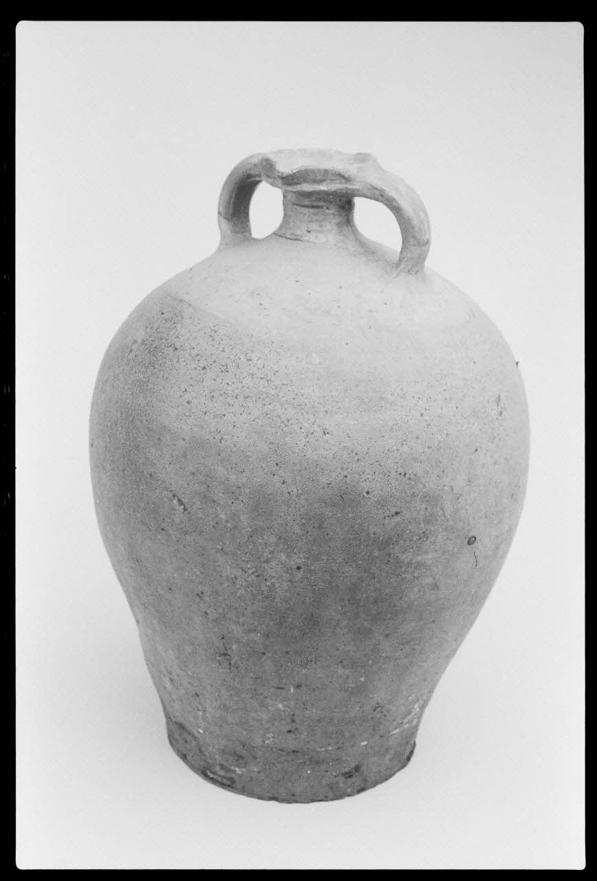 photographie MNATP. Exposition. Arts et traditions populaires : nouvelles acquisition : quérir, choisir (17 novembre 1987-28 mars 1988) Ph.1988.1.111 Photo