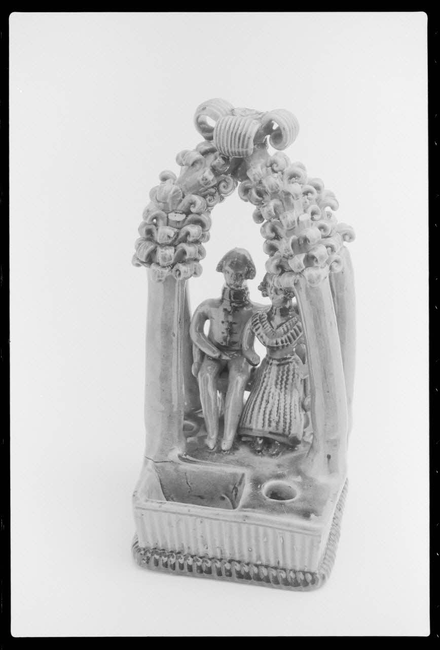 photographie MNATP. Exposition. Arts et traditions populaires : nouvelles acquisition : quérir, choisir (17 novembre 1987-28 mars 1988) Ph.1988.1.120  Photo