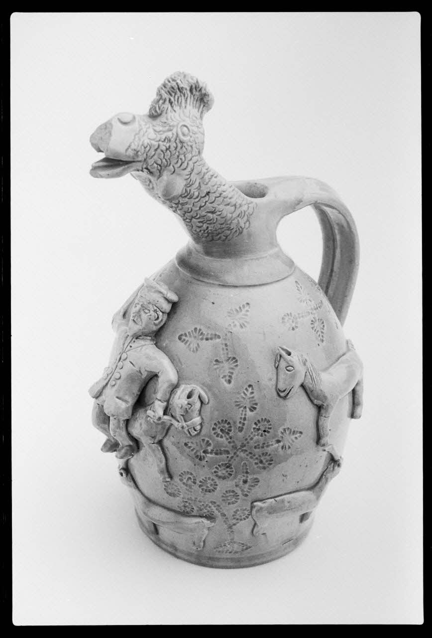photographie MNATP. Exposition. Arts et traditions populaires : nouvelles acquisition : quérir, choisir (17 novembre 1987-28 mars 1988) Ph.1988.1.131 Photo