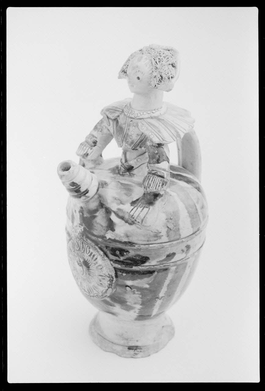 photographie MNATP. Exposition. Arts et traditions populaires : nouvelles acquisition : quérir, choisir (17 novembre 1987-28 mars 1988) Ph.1988.1.133 Photo