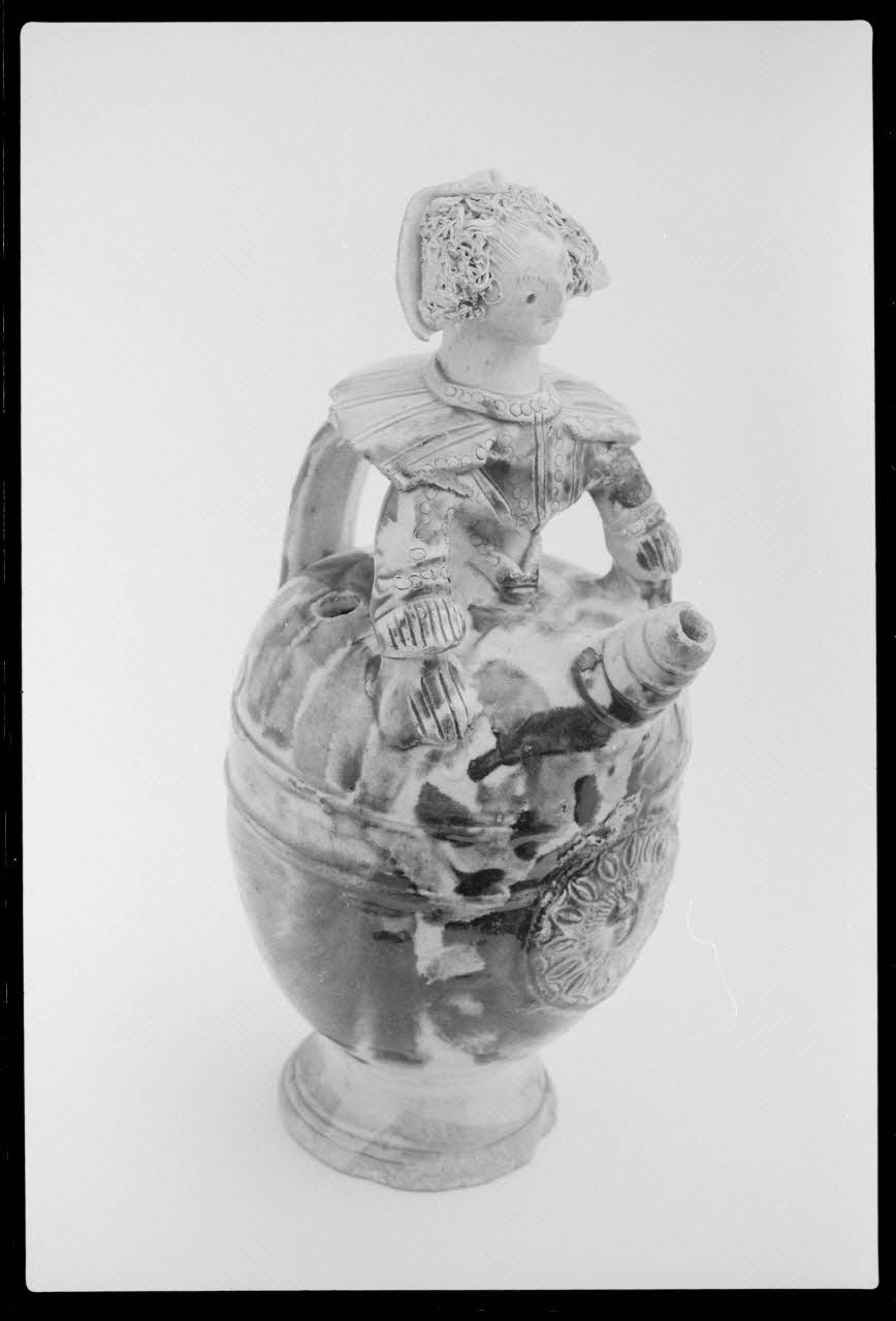 photographie MNATP. Exposition. Arts et traditions populaires : nouvelles acquisition : quérir, choisir (17 novembre 1987-28 mars 1988) Ph.1988.1.134 Photo