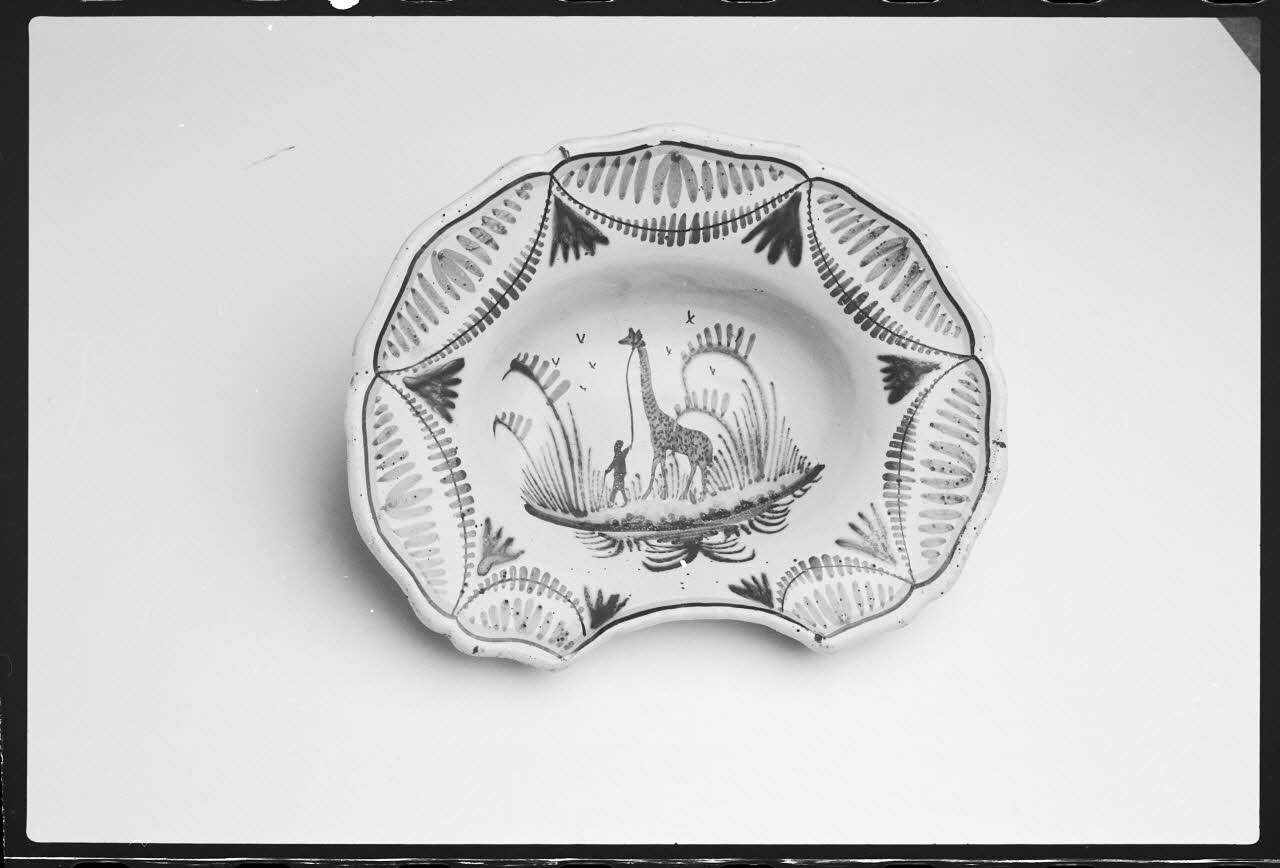 photographie MNATP. Exposition. Arts et traditions populaires : nouvelles acquisition : quérir, choisir (17 novembre 1987 - 28 mars 1988) Ph.1988.1.156 Photo