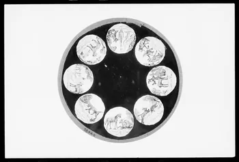 photographie Plaque de lanterne magique circulaire. Décor de huit scènes illustrant des "Fables" de La Fontaine Ph.1988.1.30 Photo