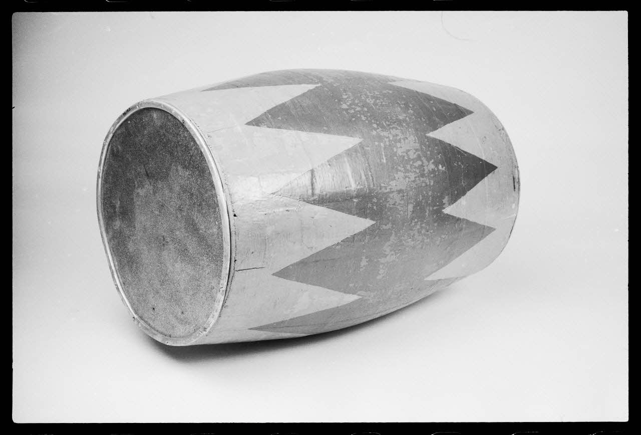 photographie Accessoire de cirque : tonneau de jonglage Ph.1988.1.522 Photo