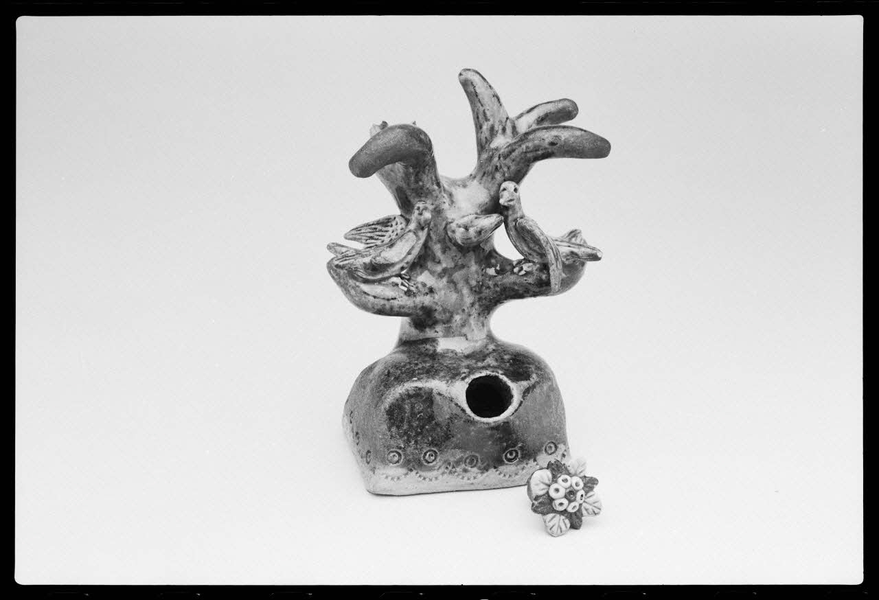 photographie MNATP. Exposition. Arts et traditions populaires : nouvelles acquisition : quérir, choisir (17 novembre 1987 - 28 mars 1988) Ph.1988.1.568 Photo