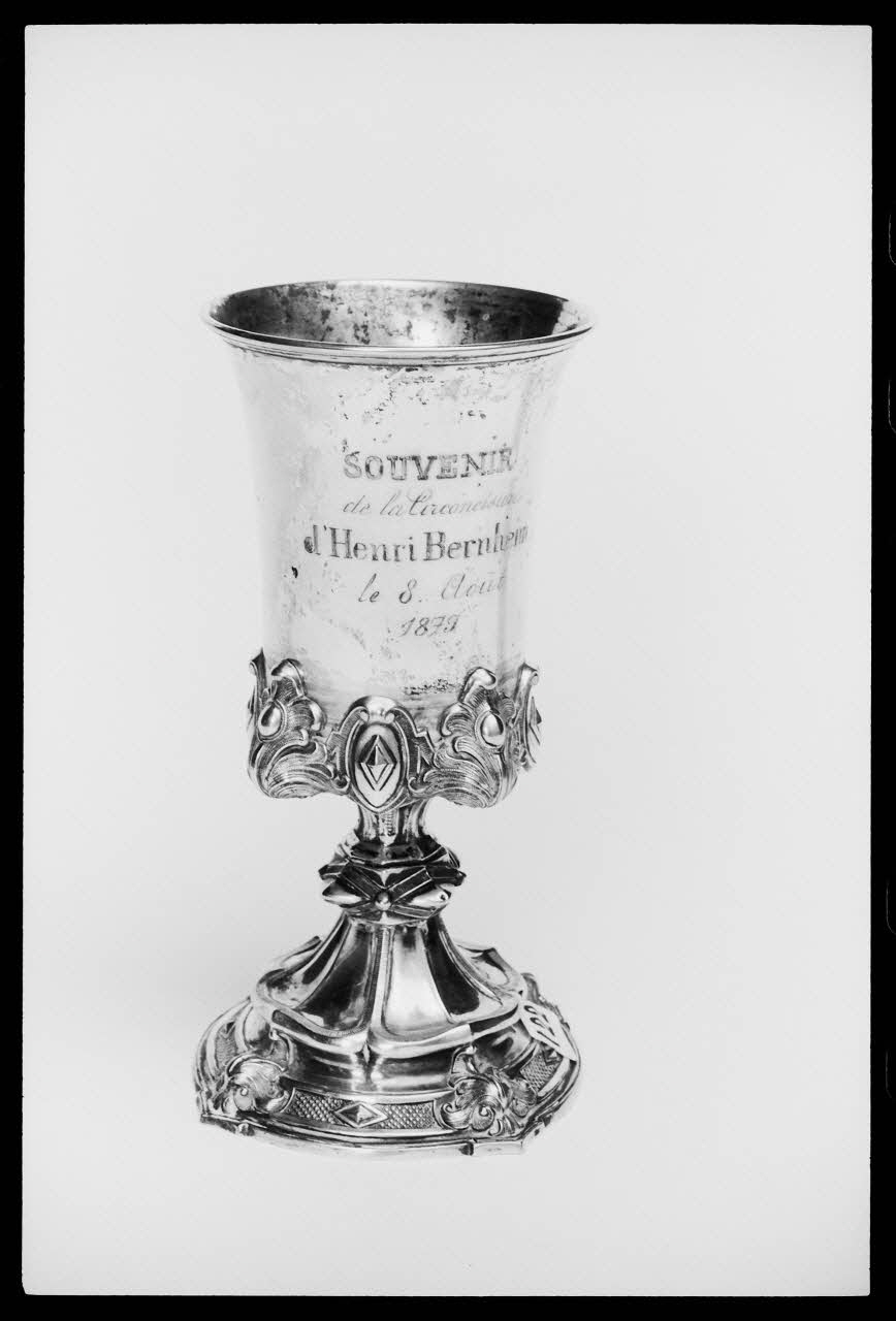 photographie Rite et culte du judaïsme. Gobelet en argent de 1879. "Coupe de Pessah" Ph.1988.1.57 Photo