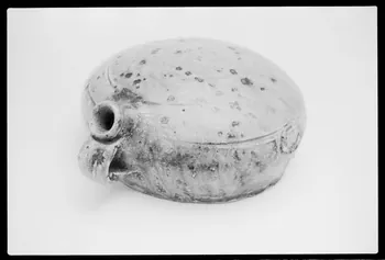 photographie MNATP. Exposition. Arts et traditions populaires : nouvelles acquisition : quérir, choisir (17 novembre 1987 - 28 mars 1988) Ph.1988.1.84 Photo