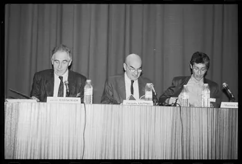 André Pelle photographie "Anthropologie sociale et ethnologie de la France". Congrès de sociologie au MNATP du 19 au 21 novembre 1987 Ile-de-France, France 1987 Ph.1988.17.39  Photo