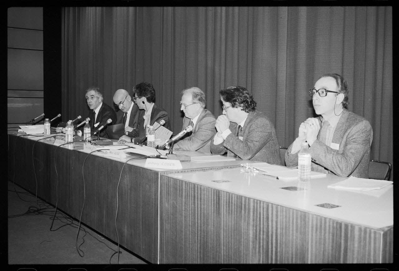 André Pelle photographie "Anthropologie sociale et ethnologie de la France". Congrès de sociologie au MNATP du 19 au 21 novembre 1987 Ile-de-France, France 1987 Ph.1988.17.40 Photo
