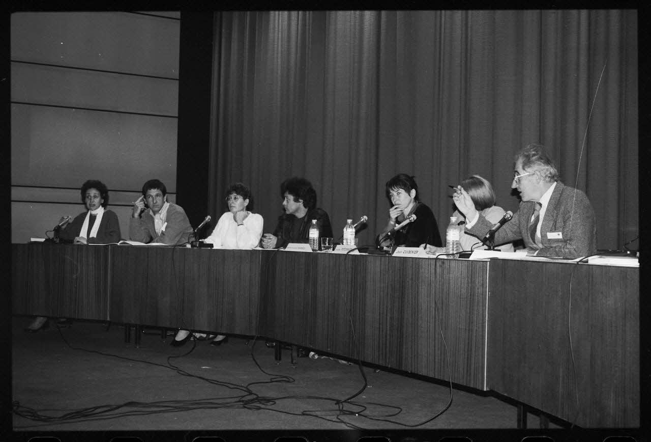 André Pelle photographie "Anthropologie sociale et ethnologie de la France". Congrès de sociologie au MNATP du 19 au 21 novembre 1987 Ile-de-France, France 1987 Ph.1988.17.48 Photo