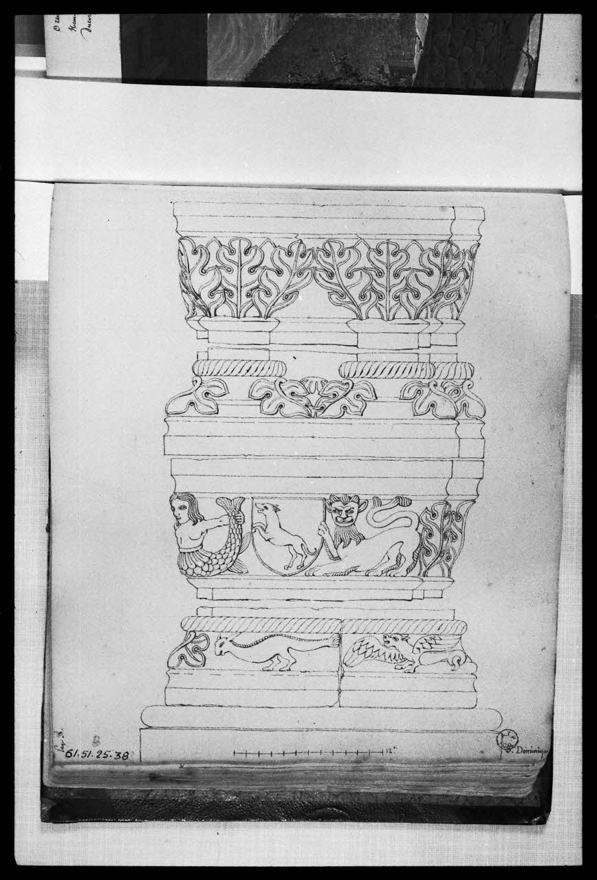 photographie "Détail d'architecture" Dessin à la plume de 1833, extrait de l'"Album de voyages de S. Leveillé", représentant une colonne Ph.1988.2.279 Photo