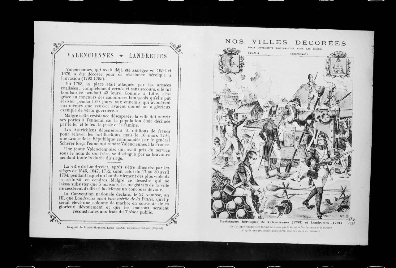 photographie "Nos villes décorées". Estampe accompagnée d'un texte, datée de 1914. Lithographie couleur. Maison L. Vagné à Pont-à-Mousson Ph.1988.2.404 Photo
