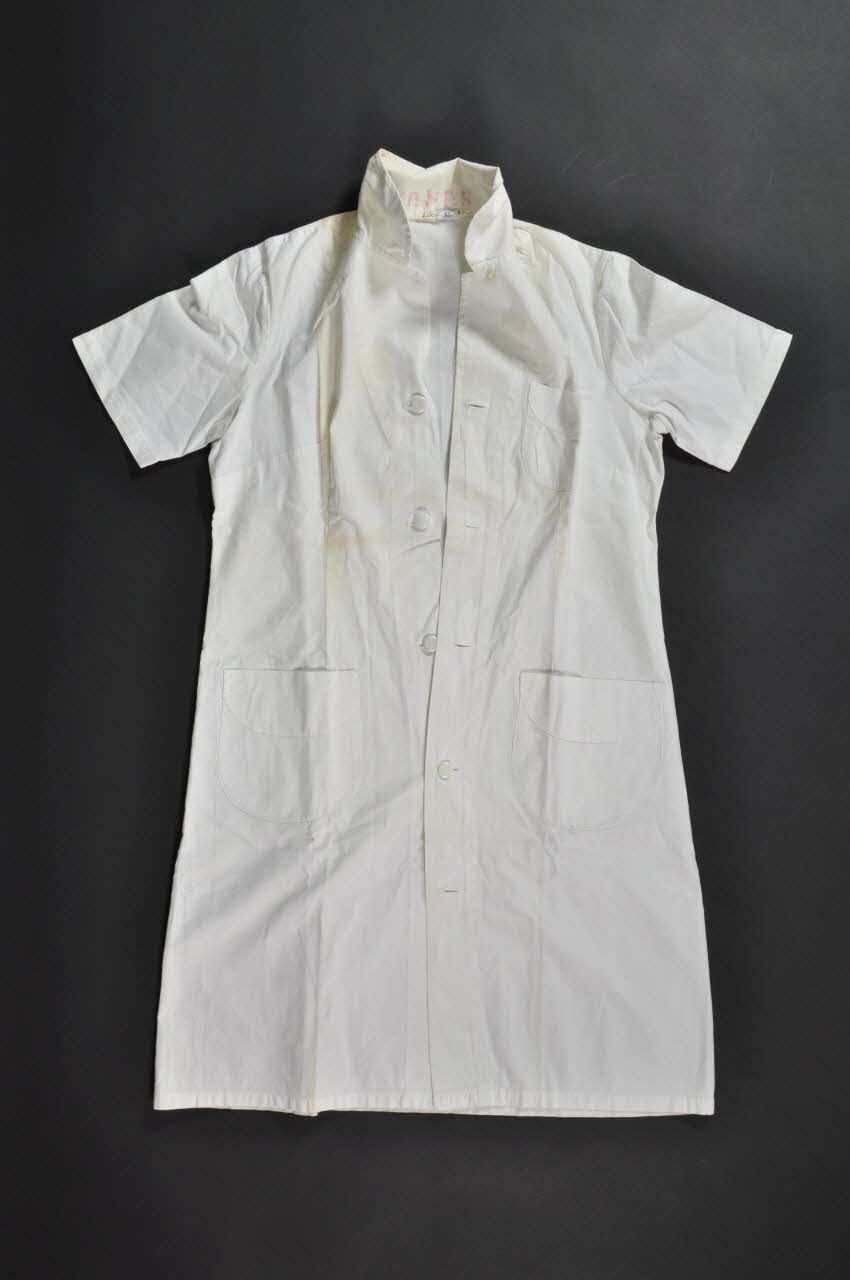 COSTUME D'INFIRMIER 2000.62.80 Photo Mucem