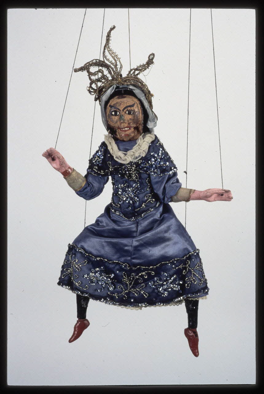 photographie Marionnette à fils. Tête mobile à trois visages. Théätre Dulaar-Roussel (cf ph. 93.1.536 à 538) Ph.2004.1.285  Photo