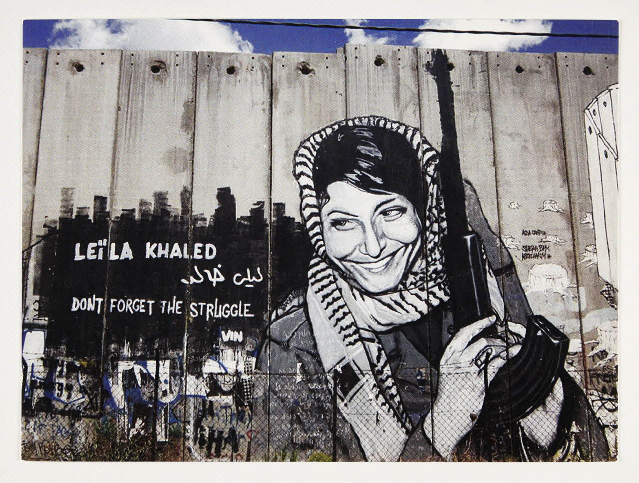 carte postale Leila Khaled Don't forget the struggle 2023.41.15 Photo Mucem / Marianne Kuhn