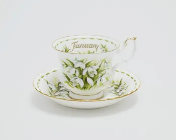 Royal Albert tasse January Royaume-Uni 1970 2023.46.1.1.1-2 Photo Mucem / Marianne Kuhn