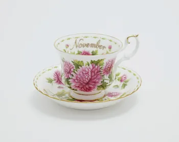 Royal Albert tasse November Royaume-Uni 1970 2023.46.1.11.1-2 Photo Mucem / Marianne Kuhn