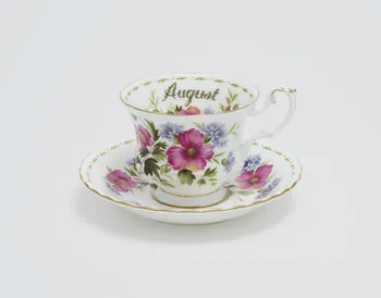 Royal Albert tasse August Royaume-Uni 1970 2023.46.1.8.1-2 Photo Mucem / Marianne Kuhn