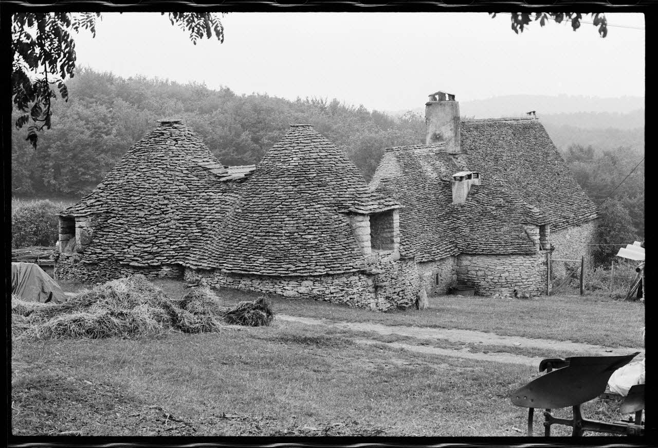 photographie Bories. Mur de fondation en pierre Ph.1977.101.11 Photo
