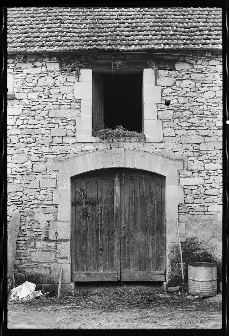 photographie Grange avec une porte en bois Ph.1977.101.4 Photo