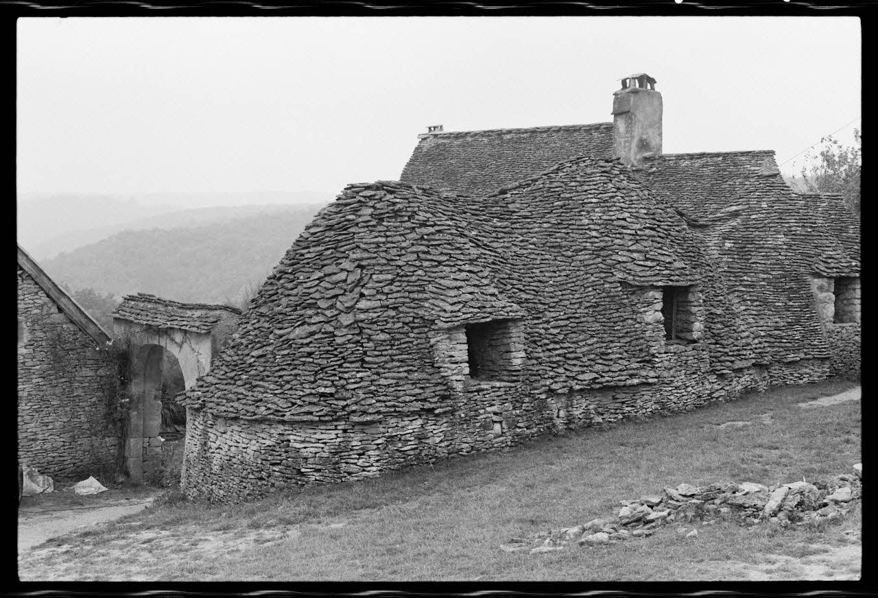 photographie Bories. Mur de fondation en pierre Ph.1977.101.7 Photo