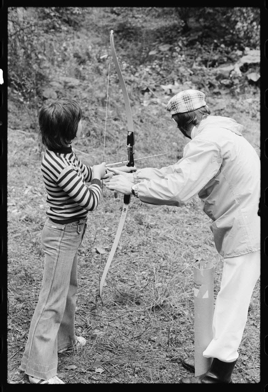 photographie Jeu d'adresse : tir à l'arc Rhône-Alpes, France 1977/8/21 Ph.1977.133.54 Photo