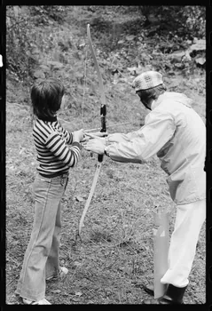 photographie Jeu d'adresse : tir à l'arc Rhône-Alpes, France 1977/8/21 Ph.1977.133.54  Photo