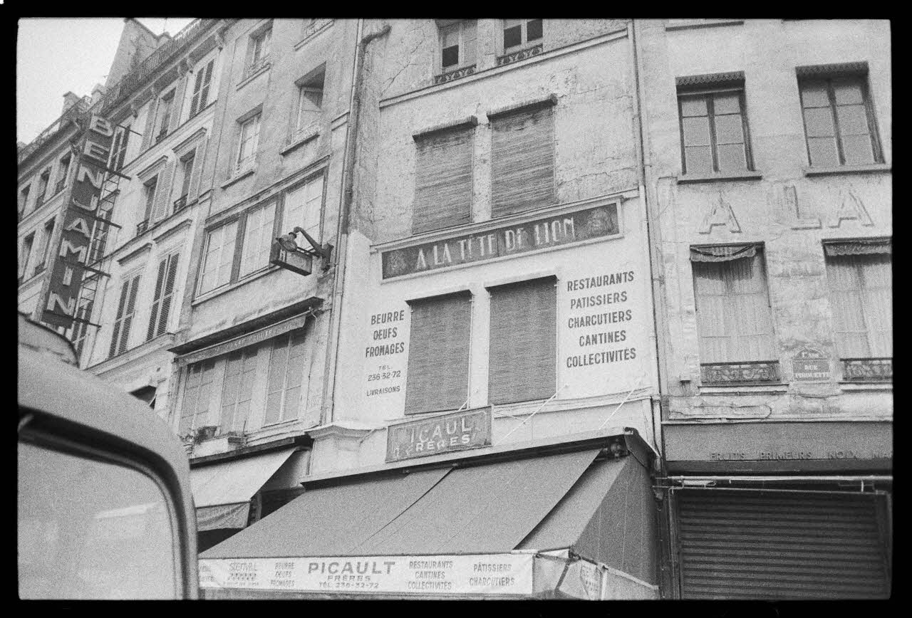 Josiane Bézinian photographie MNATP. Exposition. Paris : boutiques d'hier (16 mai 1977 - 17 octobre 1977) France 1973 Ph.1977.90.11 Photo