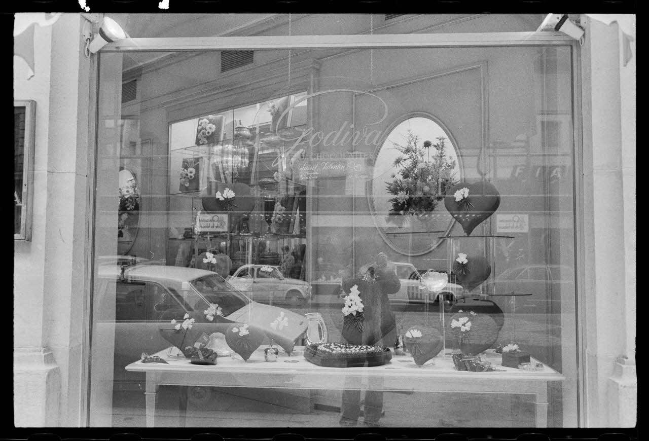 Josiane Bézinian photographie MNATP. Exposition. Paris : boutiques d'hier (16 mai 1977 - 17 octobre 1977) France 1973 Ph.1977.90.2 Photo